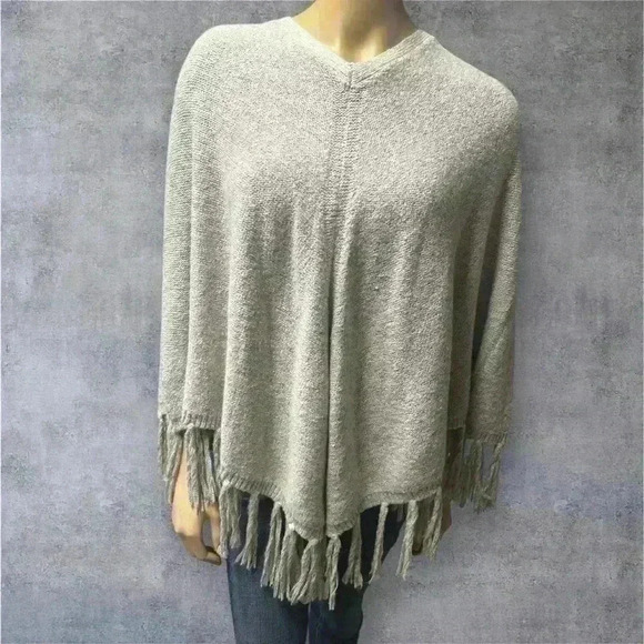 NWOT Banana Republic Women’s Cotton Blend Poncho sweater with fringe M/L Petite - Picture 2 of 7